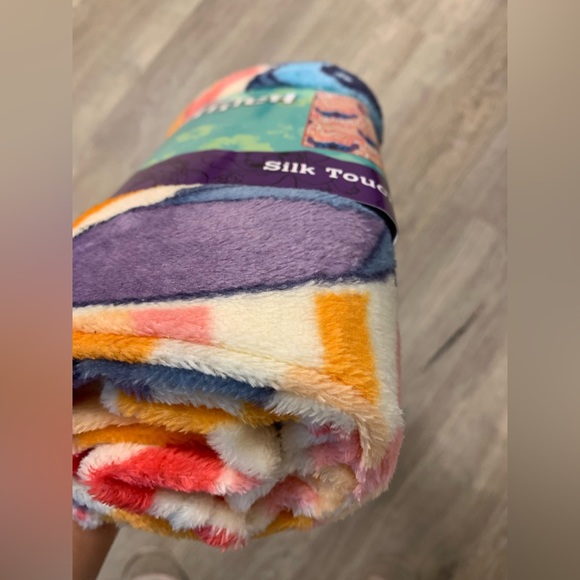 NWT Lilo & Stitch Silk Touch Throw Blanket 40in × 50in - Picture 11 of 11